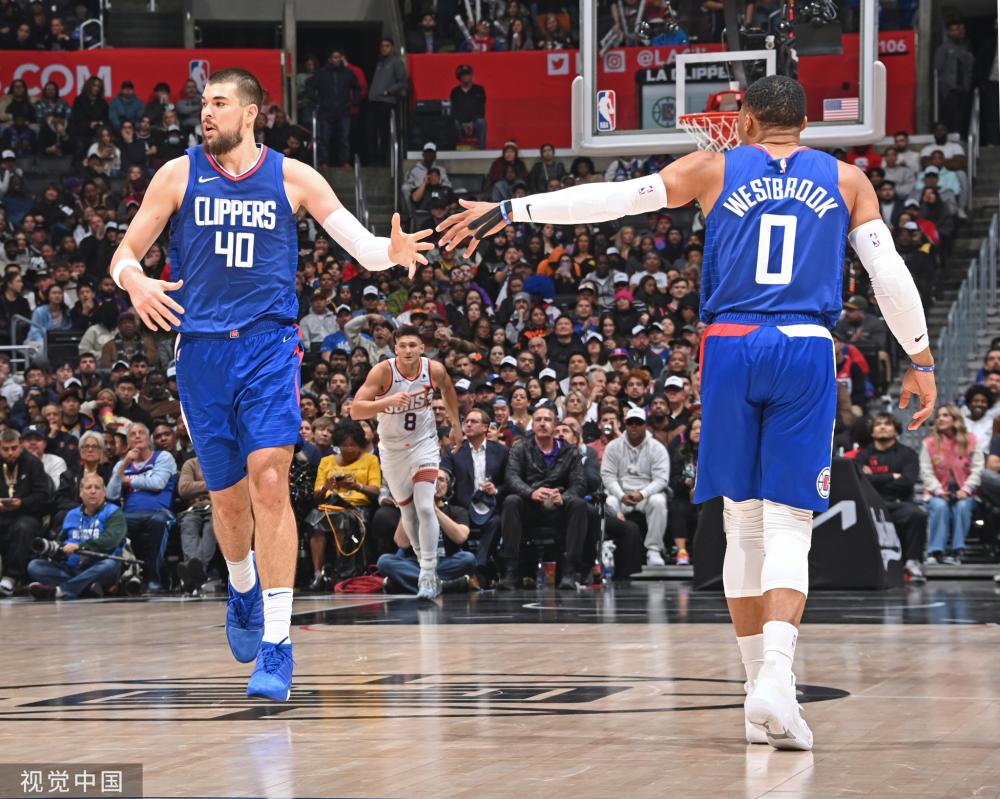 而年轻人则 而年轻人则