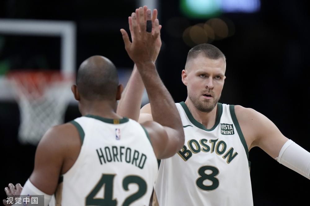 两名备受瞩 两名备受瞩