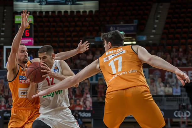 的对抗中 的对抗中